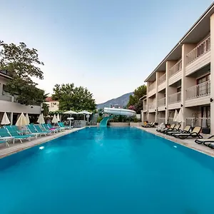 **** Otel Golden Life & Türkiye